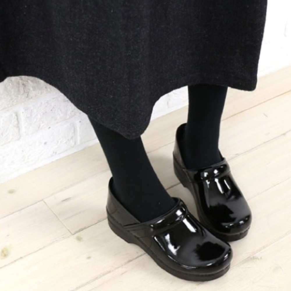 Dansko Black Patent Clogs Size 9 Nearly NEW